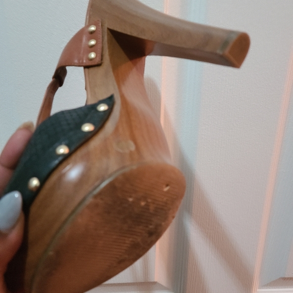 Cuteeeee heeled sandal - Picture 2 of 2